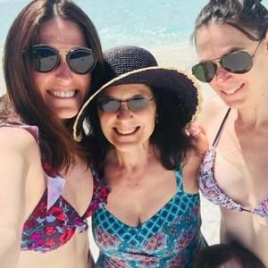 Meet your Posher, Carla